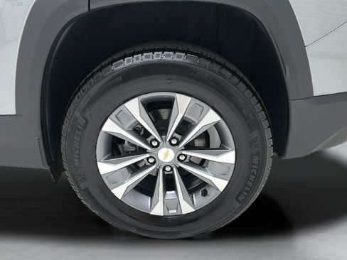 Used 2025 Chevrolet Equinox LT AWD/4WD image 8