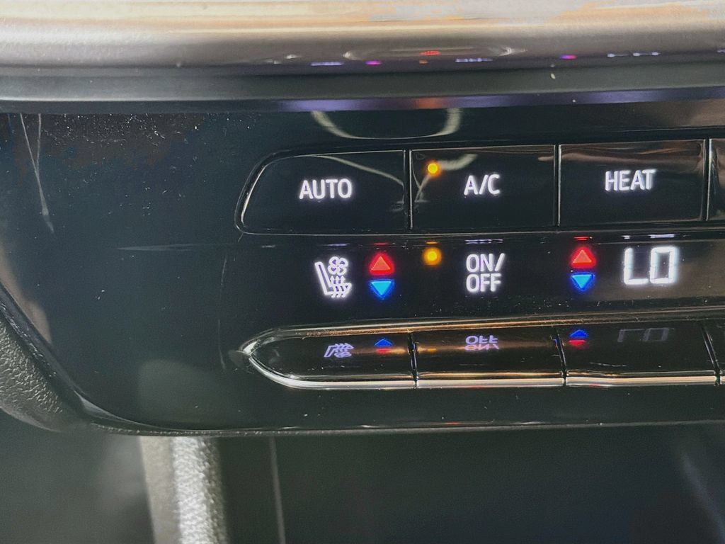 Used 2023 Chevrolet Bolt EUV Premier w/ Sun & Sound Package FWD image 20