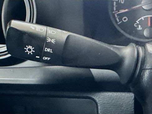 Used 2020 Toyota Tacoma SR image 12