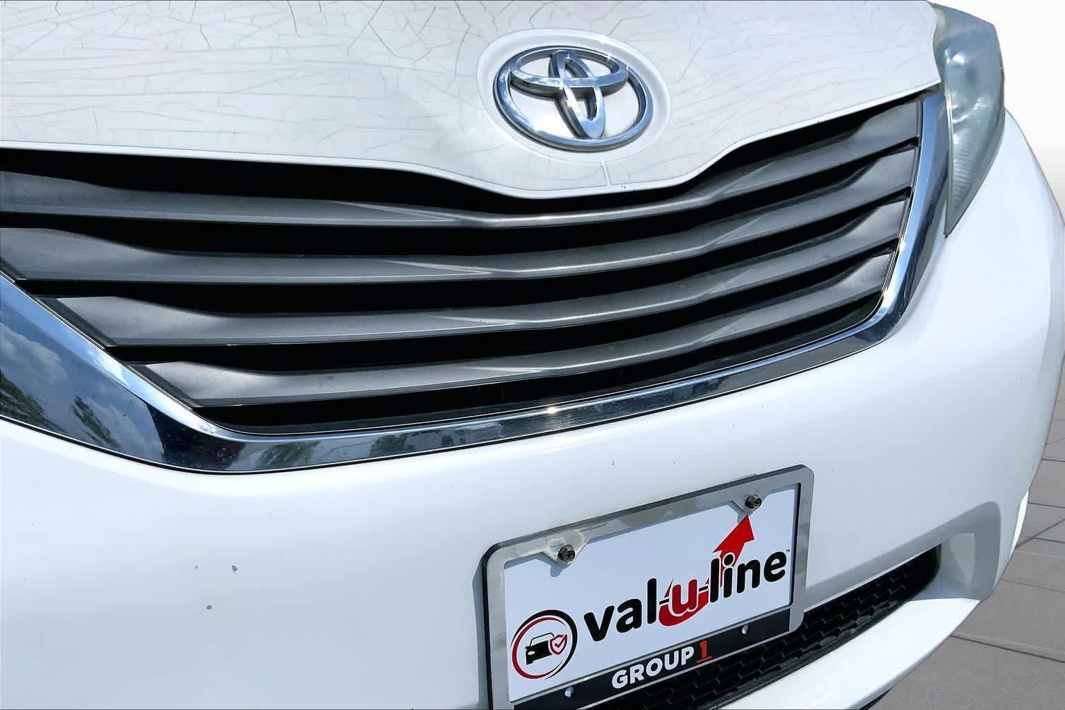 Used 2011 Toyota Sienna XLE w/ XLE Navigation Pkg FWD image 28