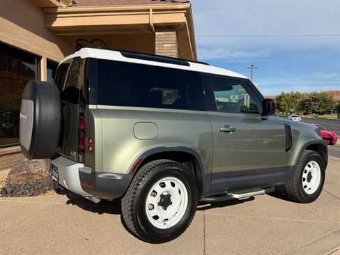 Used 2022 Land Rover Defender 90 image 32
