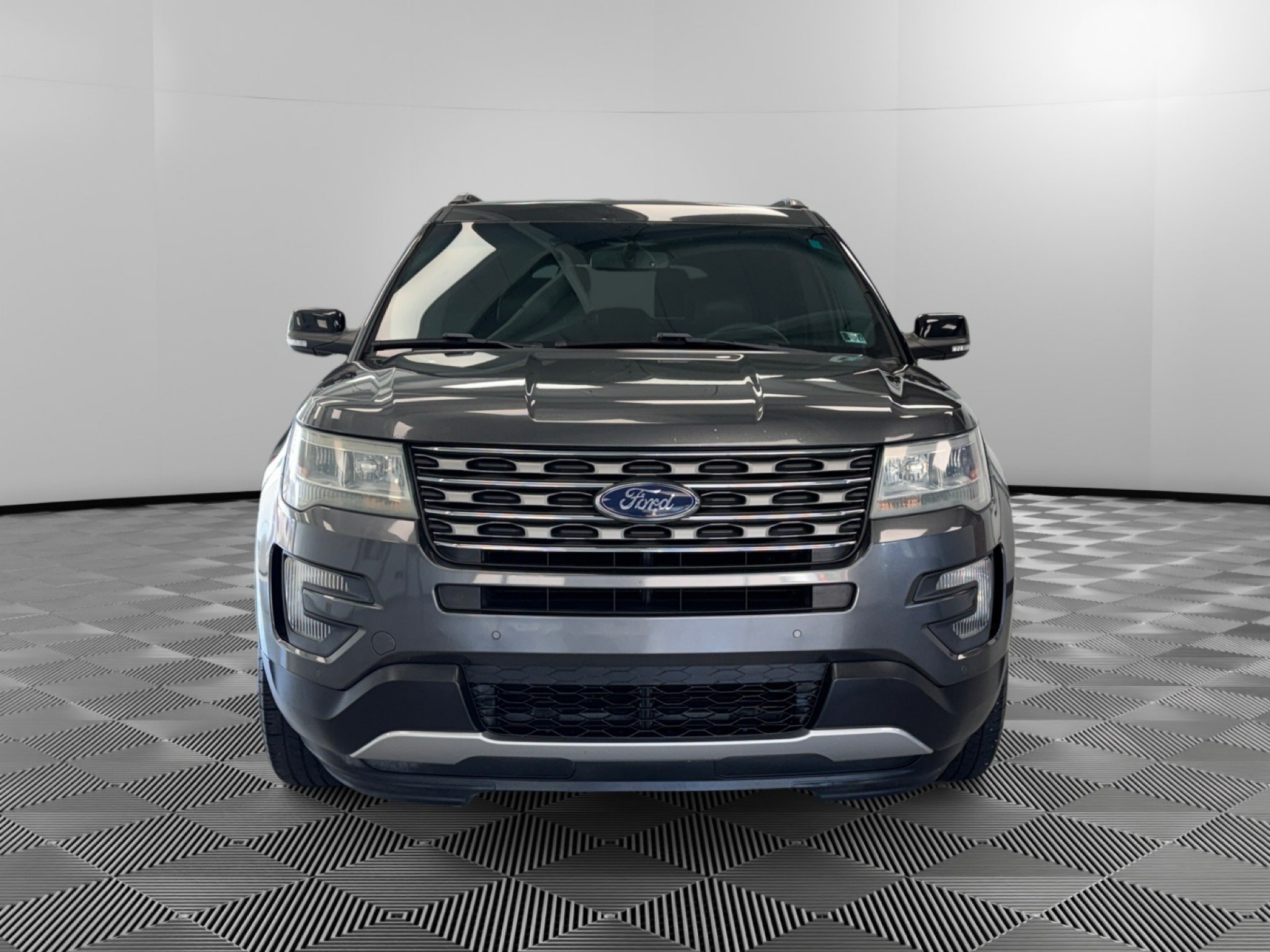 Used 2016 Ford Explorer XLT w/ Equipment Group 202A AWD/4WD image 3