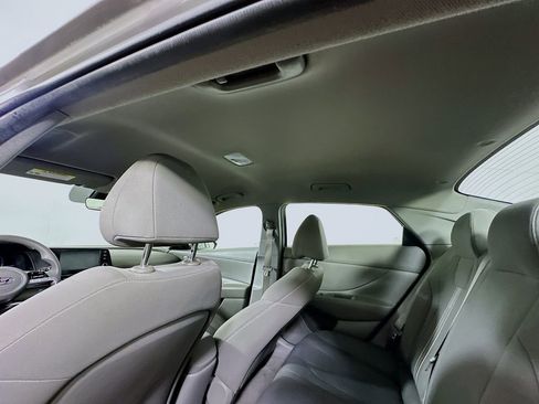 Used 2022 Hyundai Elantra SEL w/ Preferred Accessory Package image 13