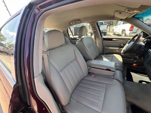 Used 2006 Lincoln Town Car Signature RWD image 82