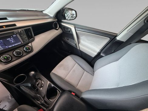 Used 2014 Toyota RAV4 LE FWD image 21