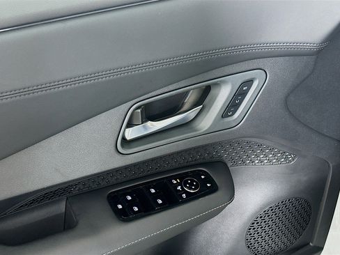 Used 2025 Nissan Ariya FWD image 15