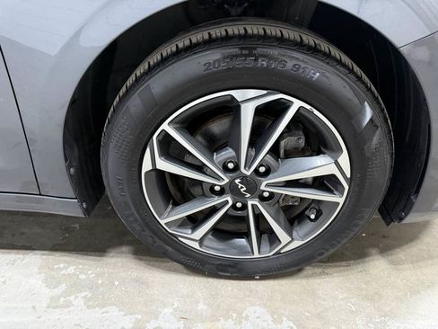 Used 2024 Kia Forte LXS FWD image 5