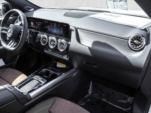 New 2026 Mercedes-Benz GLA 35 AMG 4MATIC image 24