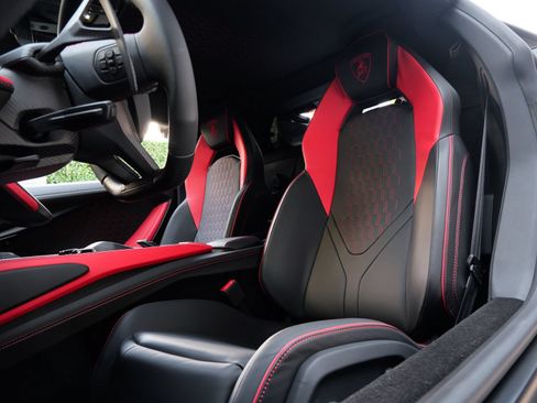 Used 2024 Lamborghini Revuelto AWD/4WD image 6