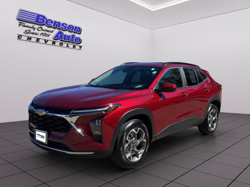 Certified 2025 Chevrolet Trax LT w/ LT Convenience Package FWD image 1