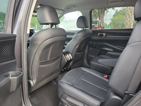 Used 2022 Kia Sorento S FWD image 12