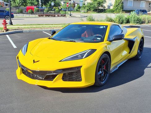 Used 2025 Chevrolet Corvette E-Ray w/ ZER Performance Package AWD/4WD image 32