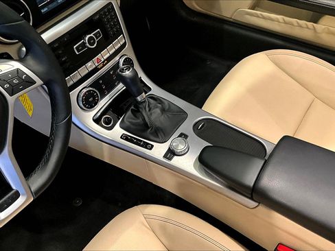 Used 2014 Mercedes-Benz SLK 250 image 17