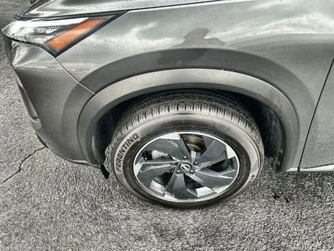 Certified 2024 Nissan Rogue SV FWD image 16
