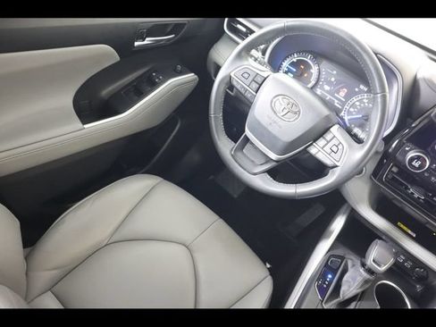 Used 2021 Toyota Highlander Platinum AWD/4WD image 14