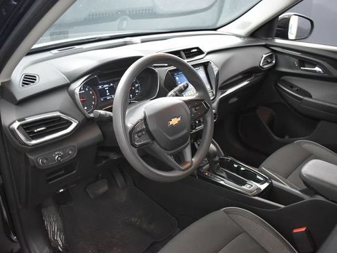 Used 2021 Chevrolet TrailBlazer LT w/ Convenience Package FWD image 16