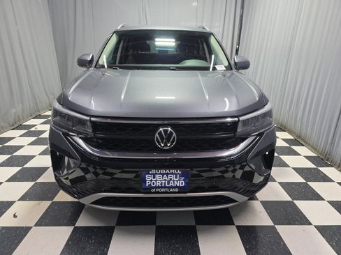 Used 2022 Volkswagen Taos SE image 2