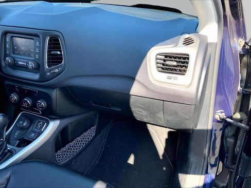 Used 2018 Jeep Compass Latitude AWD/4WD image 19