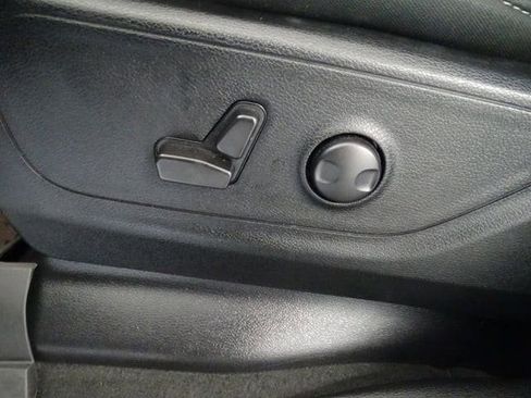 Used 2022 RAM 1500 Big Horn AWD/4WD image 3