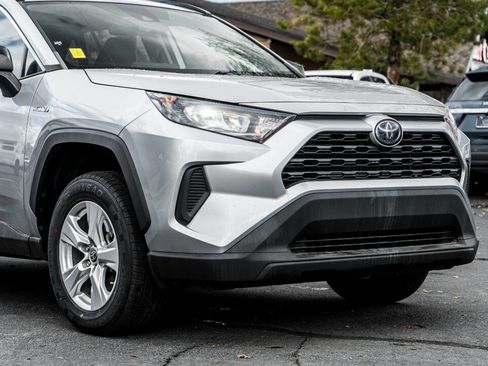 Used 2021 Toyota RAV4 LE image 7