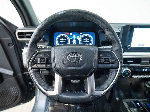 Used 2025 Toyota Tacoma TRD Sport AWD/4WD image 17