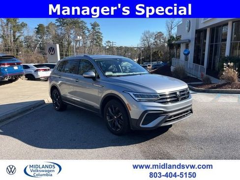 Used 2024 Volkswagen Tiguan SE image 1
