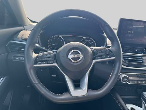 Used 2025 Nissan Altima 2.5 SR w/ SR Premium Package FWD image 13