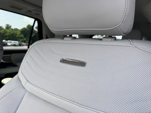 Used 2025 Ford Expedition Platinum w/ Platinum Ultimate Package AWD/4WD image 23