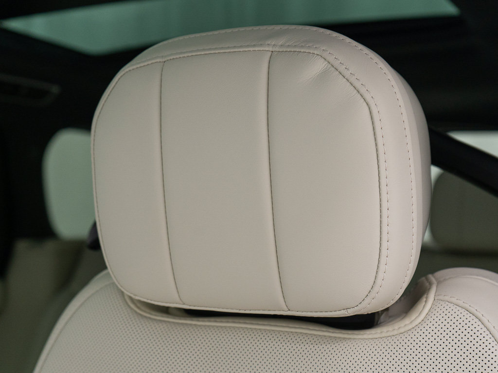 Used 2026 Land Rover Range Rover SE AWD/4WD image 17