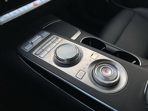 Used 2025 Genesis GV70 2.5T AWD/4WD image 24