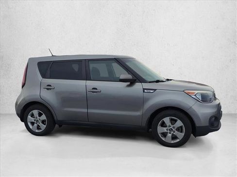 Used 2017 Kia Soul Base w/ Convenience Package image 4