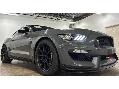 Used 2018 Ford Mustang Shelby GT350 RWD image 6
