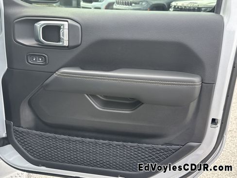 Certified 2024 Jeep Wrangler Sahara w/ Technology Group image 17