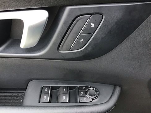 Used 2025 Buick Enclave Sport Touring image 32