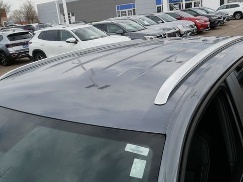 Certified 2023 Volkswagen Atlas Cross Sport SE image 11