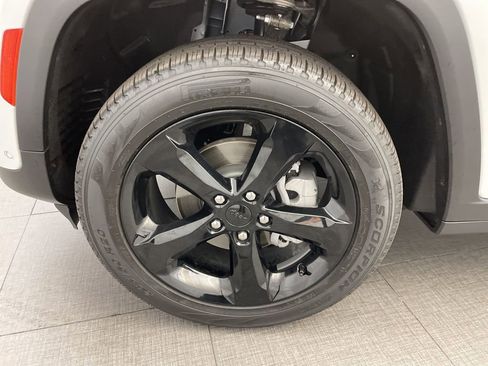 New 2025 Jeep Grand Cherokee Limited w/ Luxury Tech Group II image 10