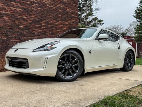 Used 2020 Nissan 370Z Coupe image 2