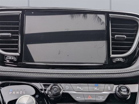 New 2026 Chrysler Pacifica Select w/ S Appearance Package image 18