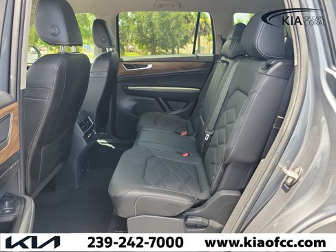 Used 2025 Volkswagen Atlas SE FWD image 12