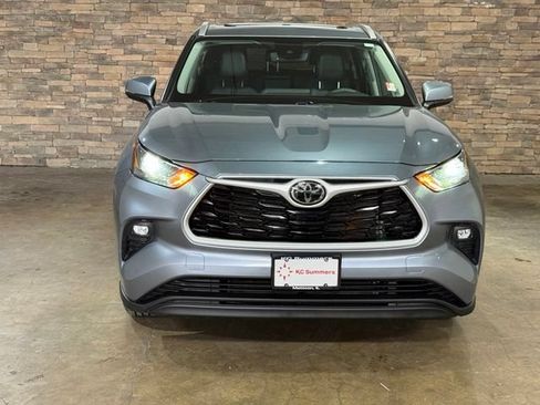 Used 2022 Toyota Highlander XLE AWD/4WD image 34