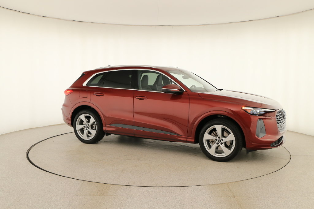 Certified 2025 Audi Q5 Prestige AWD/4WD image 9