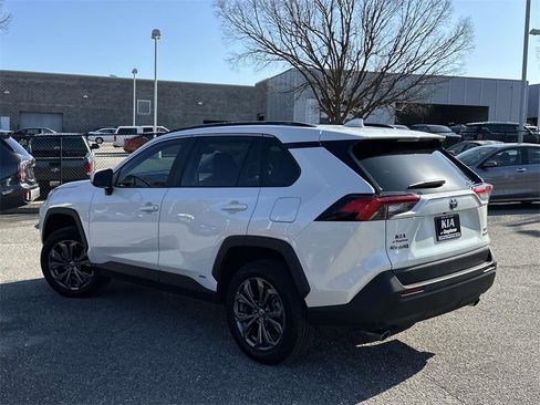 Used 2022 Toyota RAV4 XLE Premium image 32