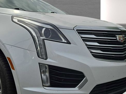 Used 2017 Cadillac XT5 FWD image 2