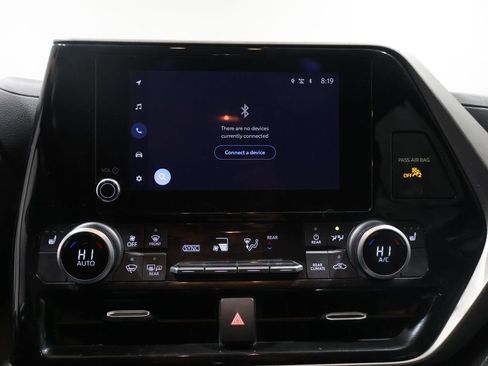 Used 2023 Toyota Highlander XLE image 28