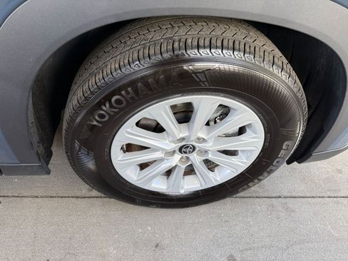 Used 2025 Toyota Grand Highlander XLE image 32