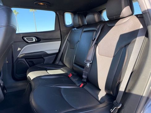 Used 2023 Jeep Compass Limited image 4