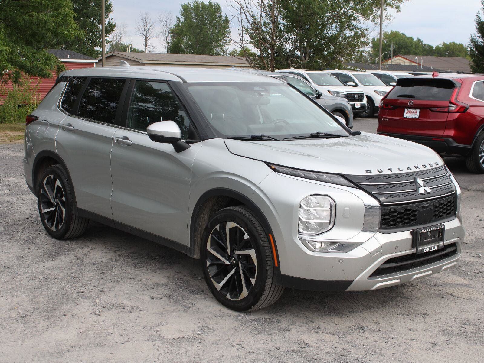 Used 2022 Mitsubishi Outlander SE AWD/4WD image 3