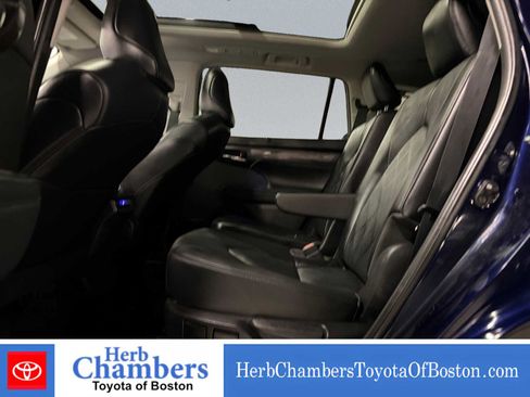 Used 2022 Toyota Highlander Platinum AWD/4WD image 18
