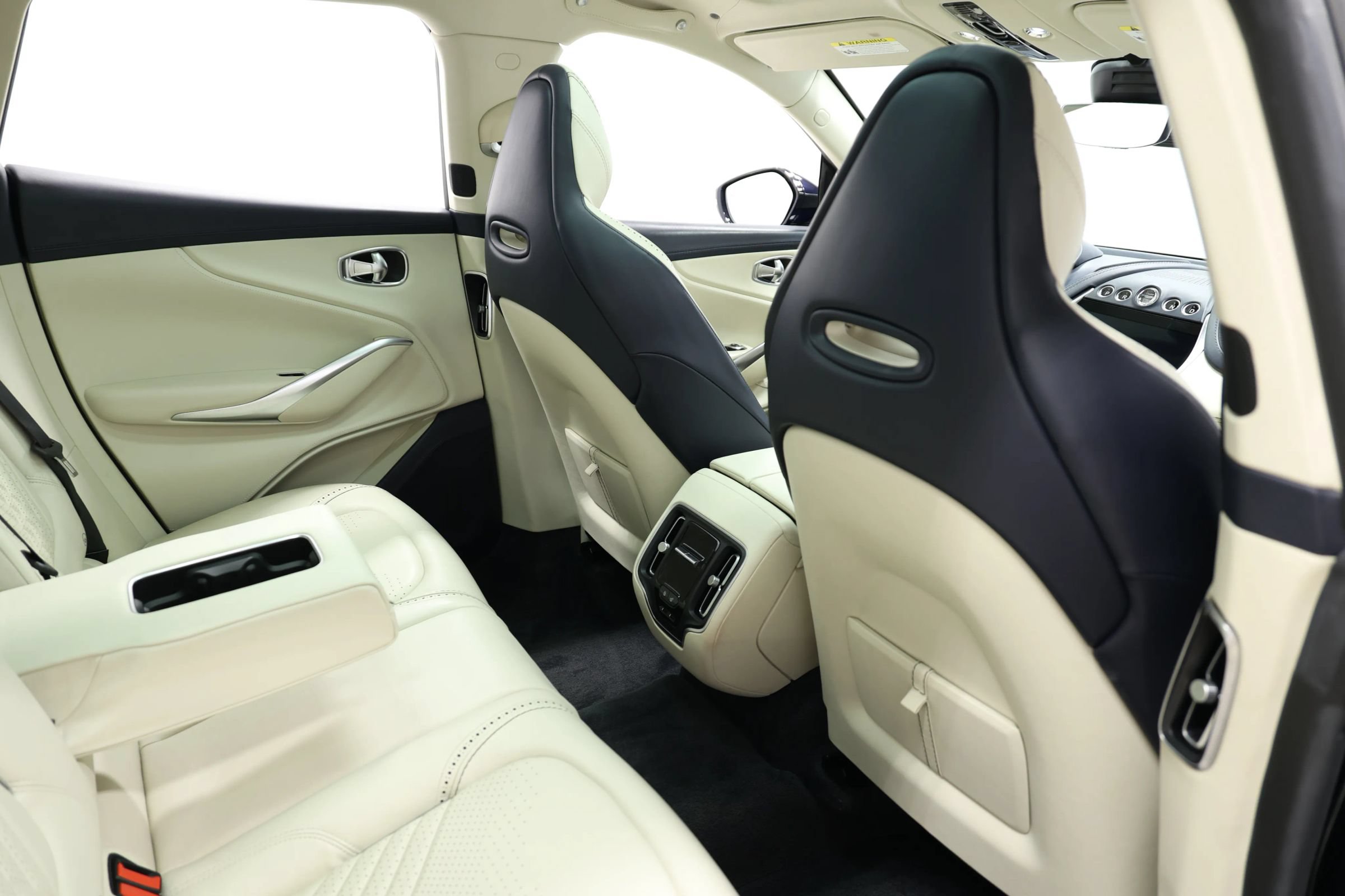 Used 2021 Aston Martin DBX AWD/4WD image 75