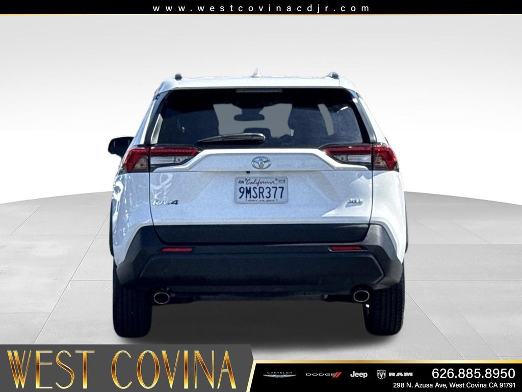 Used 2024 Toyota RAV4 XLE FWD image 9